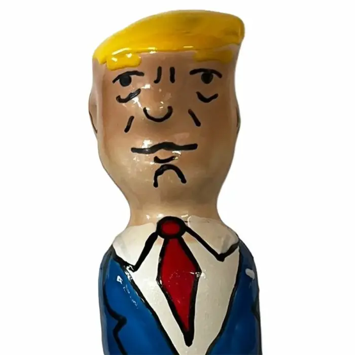 CONDOMERIE käsitsi maalinguga dekoratiivne kondoom – Grumpy Trump – 1 tk