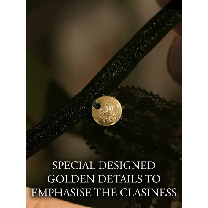 Ella elastsed võrkkangast stringid reguleeritavate rihmade ja kuldsete dekoridega – mustad – Plus size Photo