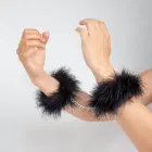 Чёрные металлические наручники с перьями Marabou — Фото 2