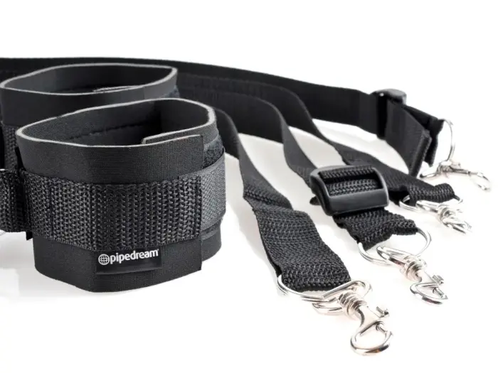 FFS Cuff & Tether Set Black Photo