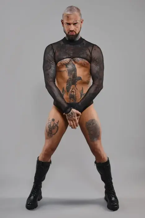 Brasiilia stiilis püksikud avatud jalgevahega – mustad – S Photo