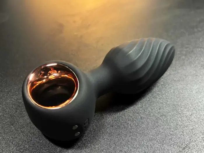 Aisi besisukantis analinis kištukas Photo