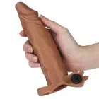 Add 2" Pleasure X Tender Vibrating Penis Sleeve – vibrējošs TPE penisa paplašinātāja uzmava – Krāsa: Brūna — Foto 5