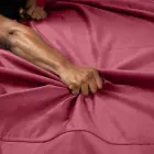 Liberator Fascinator ūdensnecaurlaidīgs palags – sarkans Foto 5