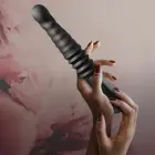 Blush Temptasia Lazarus vibrators ar kustību – 28.5 cm (11.2″) – melns — Foto 4