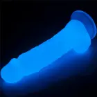 Lumino Play tumsā spīdošs dildo – 21.5 cm (8.5″) – Caurspīdīgs — Foto 9