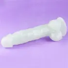 Lumino Play tumsā spīdošs dildo – 21.5 cm (8.5″) – Caurspīdīgs — Foto 16