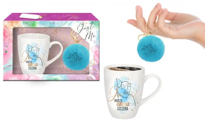 JUST ME barrel mug 300 ml + blue pompom – "Ja urocza, ambitna, szczera"