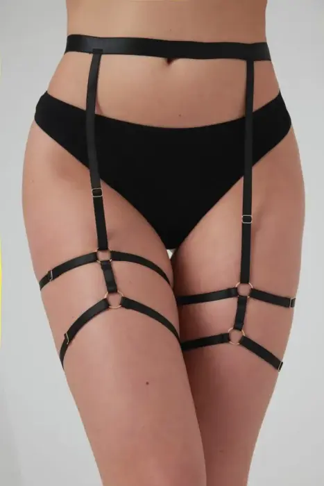 Strappy Blushing Garterbelt – Black – One size