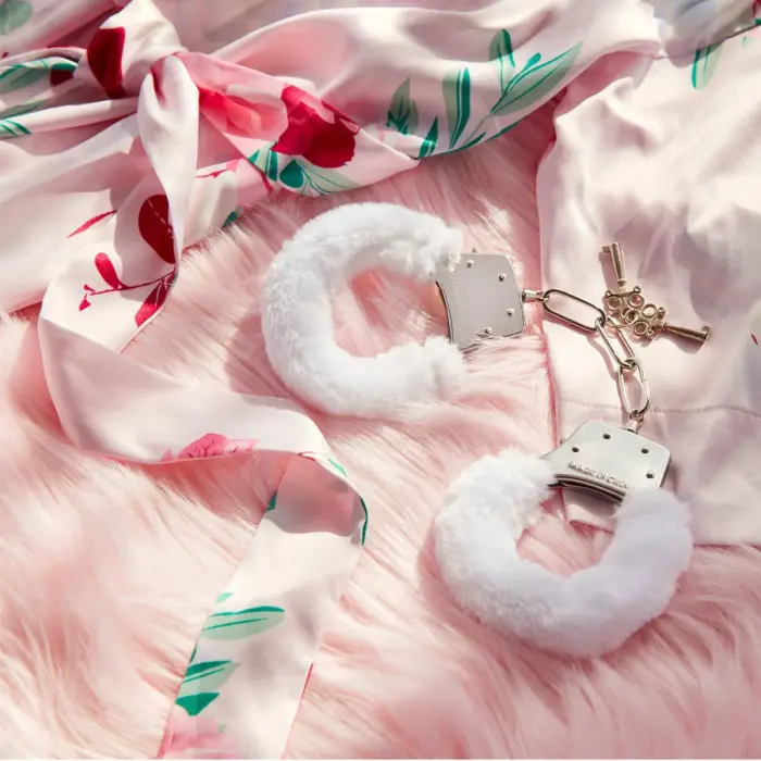 Love Cuffs White Foto 4