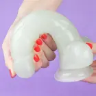 Lumino Play tumsā spīdošs dildo – 21.5 cm (8.5″) – Caurspīdīgs — Foto 18