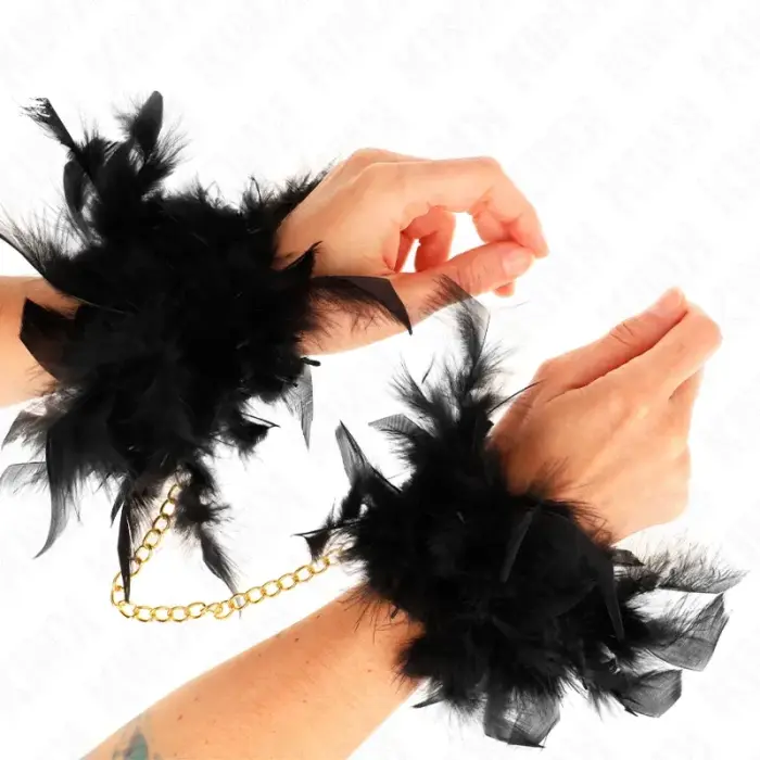 KINK Feather наручники с перьями и золотой цепью – чёрные / золотые
