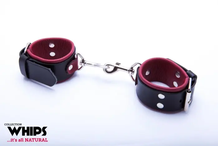 WHIPS наручники из натуральной кожи – чёрные/красные