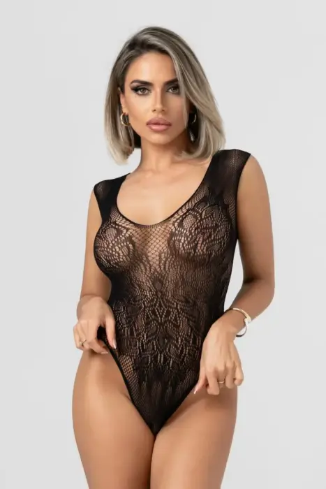 Christine Angel – mežģīņu un sieta bodysuit ar atvērtu kārklu, īsās piedurknēs – melns