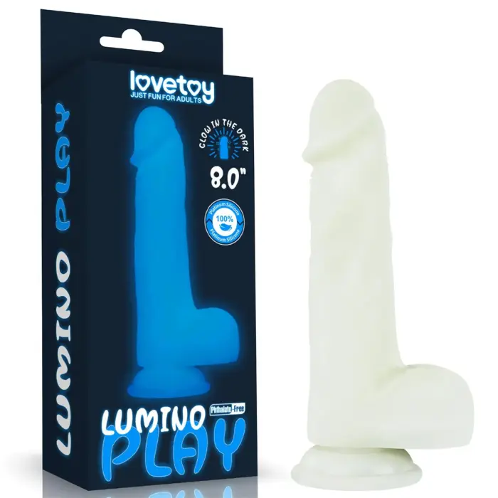 Lumino Play tumsā spīdošs dildo – 20.3 cm (8″) – Ziloņkaula krāsa