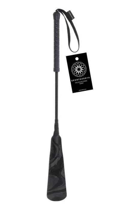 Sportsheets Velvet Noir Strike Crop – ratsutuspiitsuke marmorjase kunstnahkse tipuga – must – 50 cm