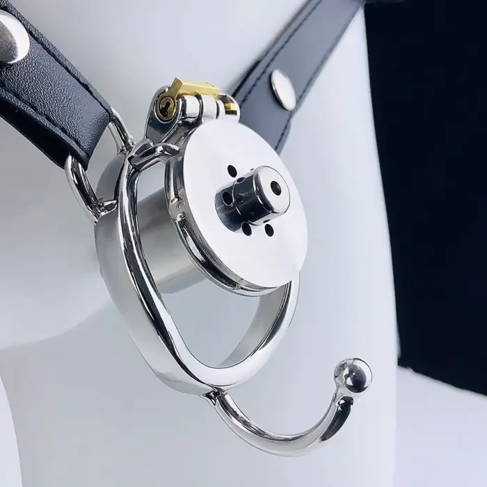 Negative Pole – male-to-female metal chastity device – adjustable elastic belt – 85–130 cm waist
