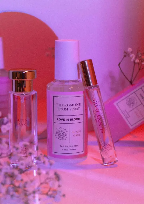 Bloom feromonų masažo žvakė – Sunny Daze – 150 ml