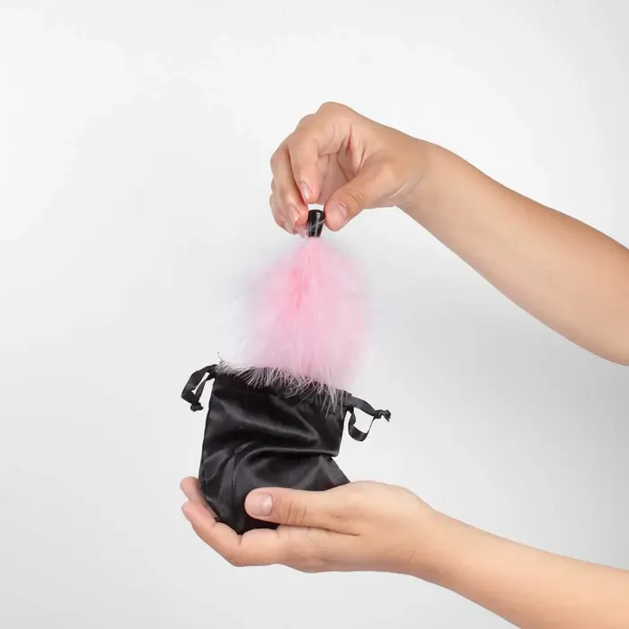 SPARKLING STRAWBERRY EDIBLE POWDER & FEATHER TICKLER KIT Cod. Foto 4